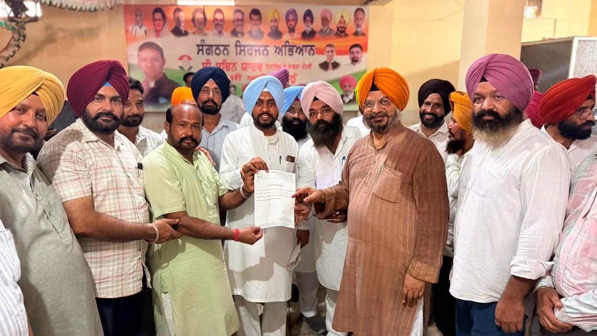 kuljitnagra1's tweet photo. जिला फतेहगढ़ साहिब में एस.सी. विंग की महत्वपूर्ण बैठक के दौरान नव-नियुक्त पदाधिकारियों को नियुक्ति पत्र वितरित किए।

सभी साथियों से आह्वान किया कि वे पार्टी को बूथ स्तर तक मज़बूत करें और जनता के हकों की लड़ाई पूरी मजबूती से लड़ें।

बरनाला में सफाई कर्मचारियों पर पुलिस कार्रवाई और महिला कर्मियों के साथ कथित दुर्व्यवहार की कड़ी निंदा करता हूँ।

कांग्रेस हमेशा दलित, मज़दूर और कमजोर वर्गों के सम्मान व अधिकारों की रक्षा के लिए प्रतिबद्ध रही है।

@INCPunjab 
@INCSCDept 
@AdvRajendraPal 
@RajaBrar_INC 
@DrAmarSinghINC 
@bhupeshbaghel 
@SRamgah98395 
@Partap_Sbajwa 
@SurajThakurINC 
@Dalvi_INC 
@l_kawre 
@RahulGandhi 
@INCIndia