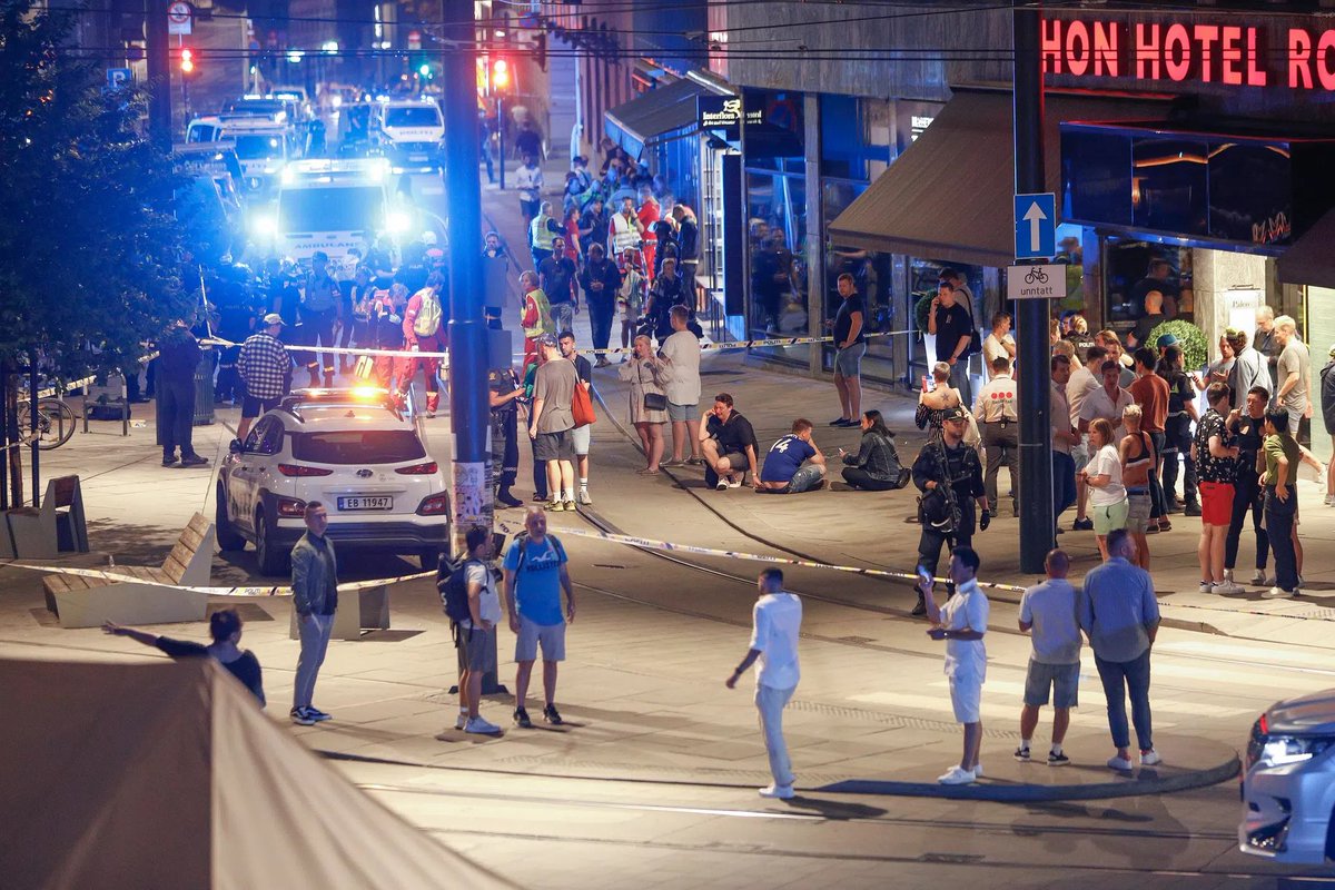fratotolo2's tweet photo. Quello al pride di Berlino non è stato l'unico attentato terrorista di matrice islamista contro la comunità Lgbt in Europa.

👉 La notte precedente al pride del 2025, Zaniar Matapour aprì il fuoco contro un noto locale arcobaleno del centro di Oslo.
Il bilancio fu di 2 morti e oltre 20 feriti. 

👉 A Dresda (Germania), il 4 ottobre del 2020, Abdullah Al Haj Hasan accoltellò una coppia gay in centro perché voleva uccidere gli infedeli. 
Uno dei due uomini morì, mentre l'altro sopravvisse, nonostante le gravi ferite.