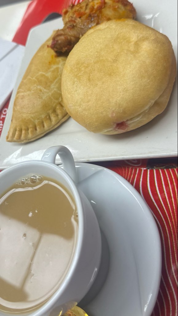 Legbetiofficial's tweet photo. How about Breakfast and lunch🤲🏻😹 https://t.co/xLG2gmPJi0