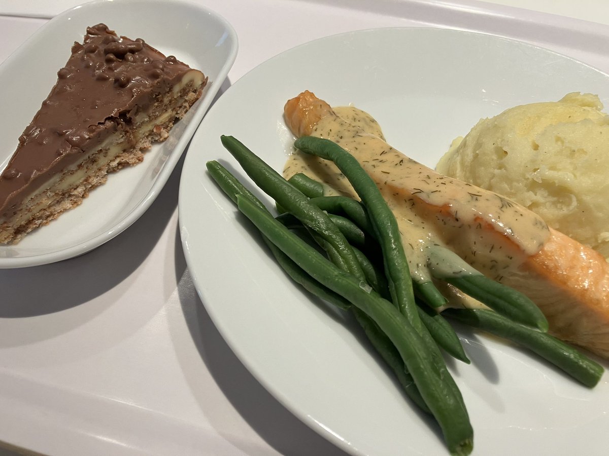 eiraaoyama's tweet photo. 昨日は久しぶりにイケアに。
サーモンフィレ美味しかった。
帰りにエルダーフラワーシロップ買っちゃった！
#IKEA https://t.co/OxrUdBdx3W