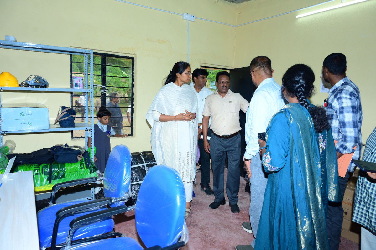 ZP_Mandya's tweet photo. ಜಿ.ಪಂ. CEO ರವರು ಮದ್ದೂರು ತಾಲ್ಲೂಕಿನಲ್ಲಿ NRLM ಯೋಜನೆಯಡಿ ನಿರ್ಮಾಣವಾಗುತ್ತಿರುವ ಅಕ್ಕ ಕೆಫೆ ಕಾಮಗಾರಿ ಹಾಗೂ ಸಂಜೀವಿನಿ ಮಹಿಳಾ ರೈತ ಉತ್ಪಾದಕರ ಕಂಪನಿಯ ಮಾದರಿ ಮನೆಗೆ ಭೇಟಿ ನೀಡಿ, ಮಹಿಳಾ ಉದ್ಯಮಶೀಲತೆ, ಮೌಲ್ಯವರ್ಧಿತ ಕೃಷಿ ಉತ್ಪನ್ನಗಳು ಹಾಗೂ ಮಾರುಕಟ್ಟೆ ಸಂಪರ್ಕ ಕುರಿತು ಪರಿಶೀಲನೆ ನಡೆಸಿದರು.
#RDPR #Akkacafe #Ceoinspection https://t.co/MBZRmoTNOF