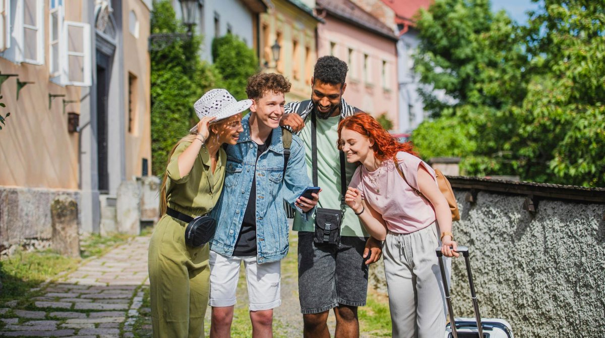 AppisFree_web's tweet photo. Summer adventures start with the right apps. ☀️🌍 From navigation and booking to translation and weather, here are 10 essential travel apps to make your 2026 vacation easier. Read more: https://t.co/WdYEZr8Dsu 
#SummerTravel #TravelTips  #TravelSmart  #Vacation #ExploreMore https://t.co/e9sx7BgiCA