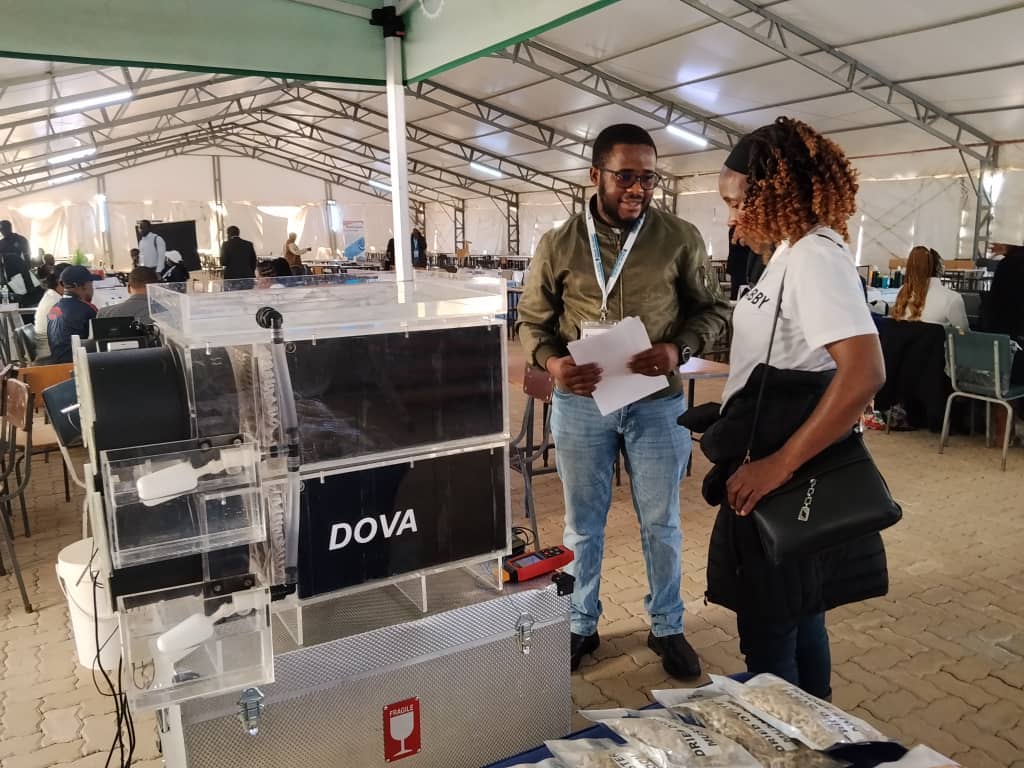 sirdczim's tweet photo. SIRDC Research Scientist Mr. Tendai Kaneta explains the Evaporative Cooling System at the ZOU Research Week, Hatcliffe Campus. This highlights our commitment to driving practical local innovations
#SIRDC #ZOUResearchWeek #Innovation #ResearchAndDevelopment #SustainableTechnology https://t.co/mkOrf1Hm9D
