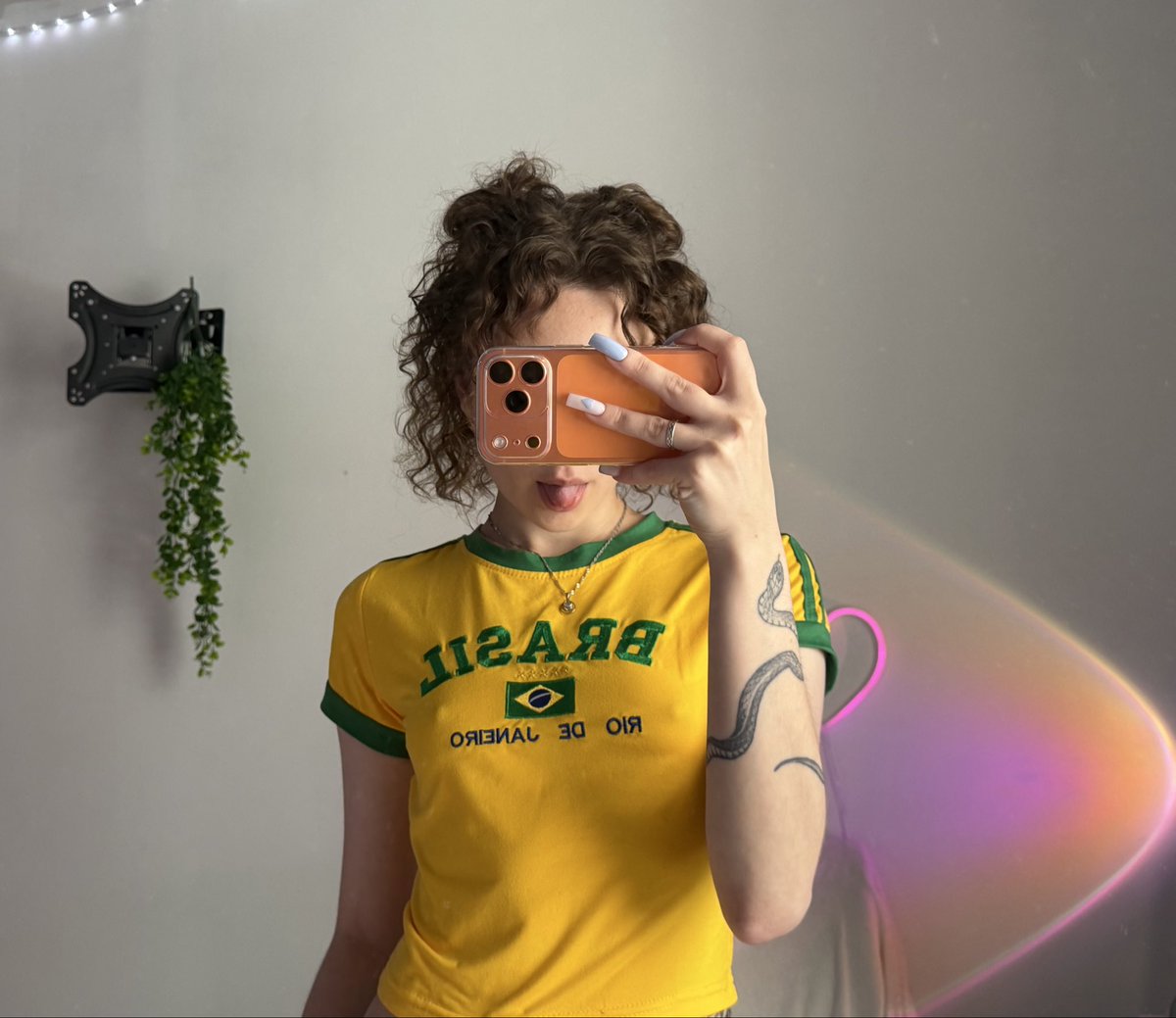 sambuca_d's tweet photo. #brasil #curly #mirror https://t.co/ggd9vdu3I6