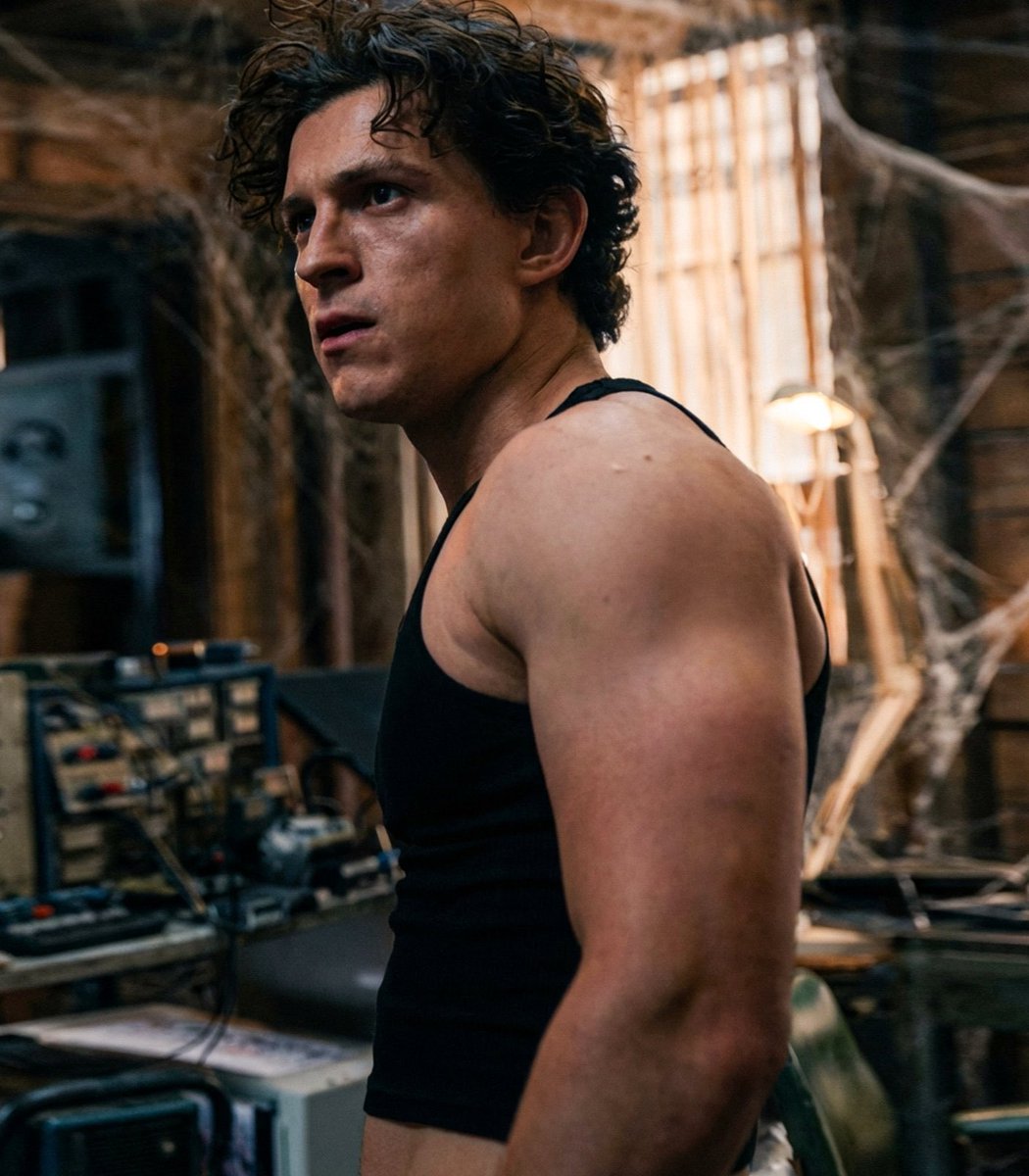 TomHolland4K's tweet photo. Bisexual Peter Parker being canon means everything to me https://t.co/VCbUcoxwUk
