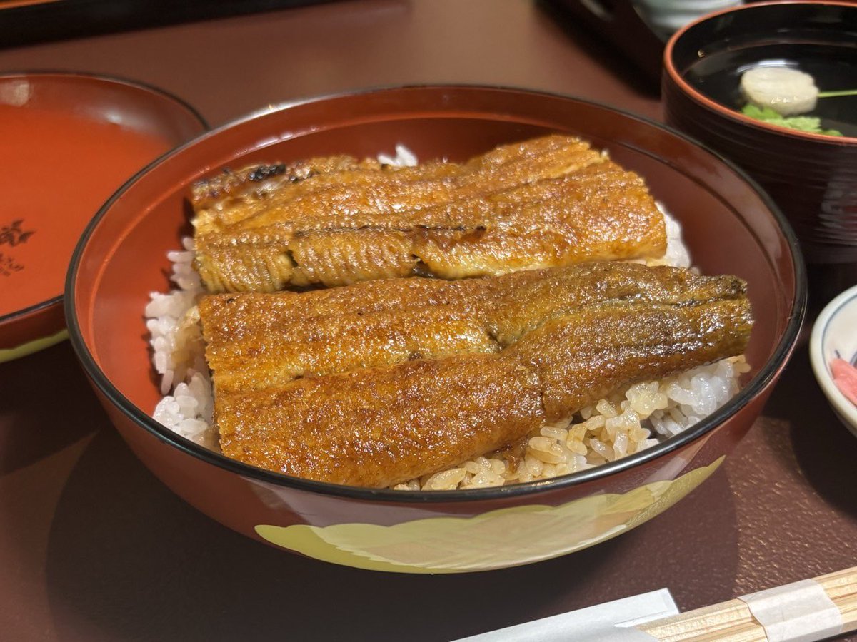 jcc_BPO's tweet photo. 大阪で鰻といえばやはりここではないかと思い本店へ

鯨や馬肉もメニューにあり、夜に行けばお酒と共に楽しめそうな雰囲気でした🍶私的最後の晩餐は鰻ですが、『魚伊』美味しゅうございました😋
#企業公式つぶやき部
#企業公式相互フォロー https://t.co/tZqwI416H0
