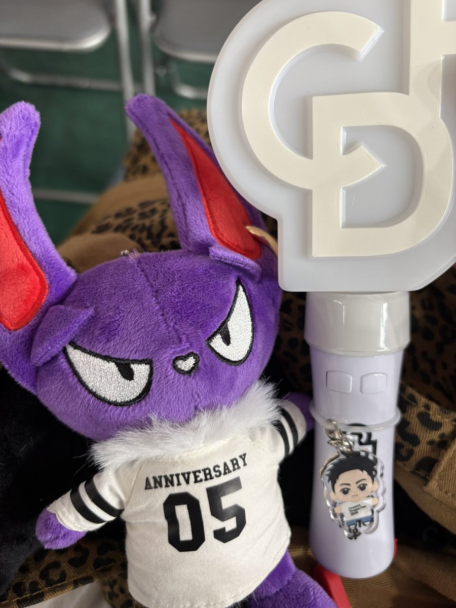 xAirx71's tweet photo. ホテルにペンラキーホルダー置いてきてもた😭😭
かわりにめじるしつけて楽しみます(> <｡)✊🏻 https://t.co/nv64GGgTPJ