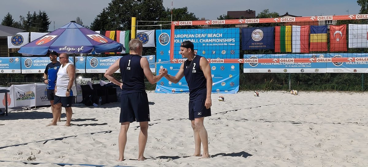 bvsuomi's tweet photo. Suomen kuurojen miesten beach volleyn maajoukkue jatkaa vahvaa virett��än Puolassa pelattavissa EM-kilpailuissa. Antti Ropponen ja Jussi Ahola ovat voittaneet kaikki tähän mennessä pelaamansa ottelut ja pelaavat torstaina välierässä.

Lue lisää:

https://t.co/igCJGHGXJk https://t.co/haCMGxaED7