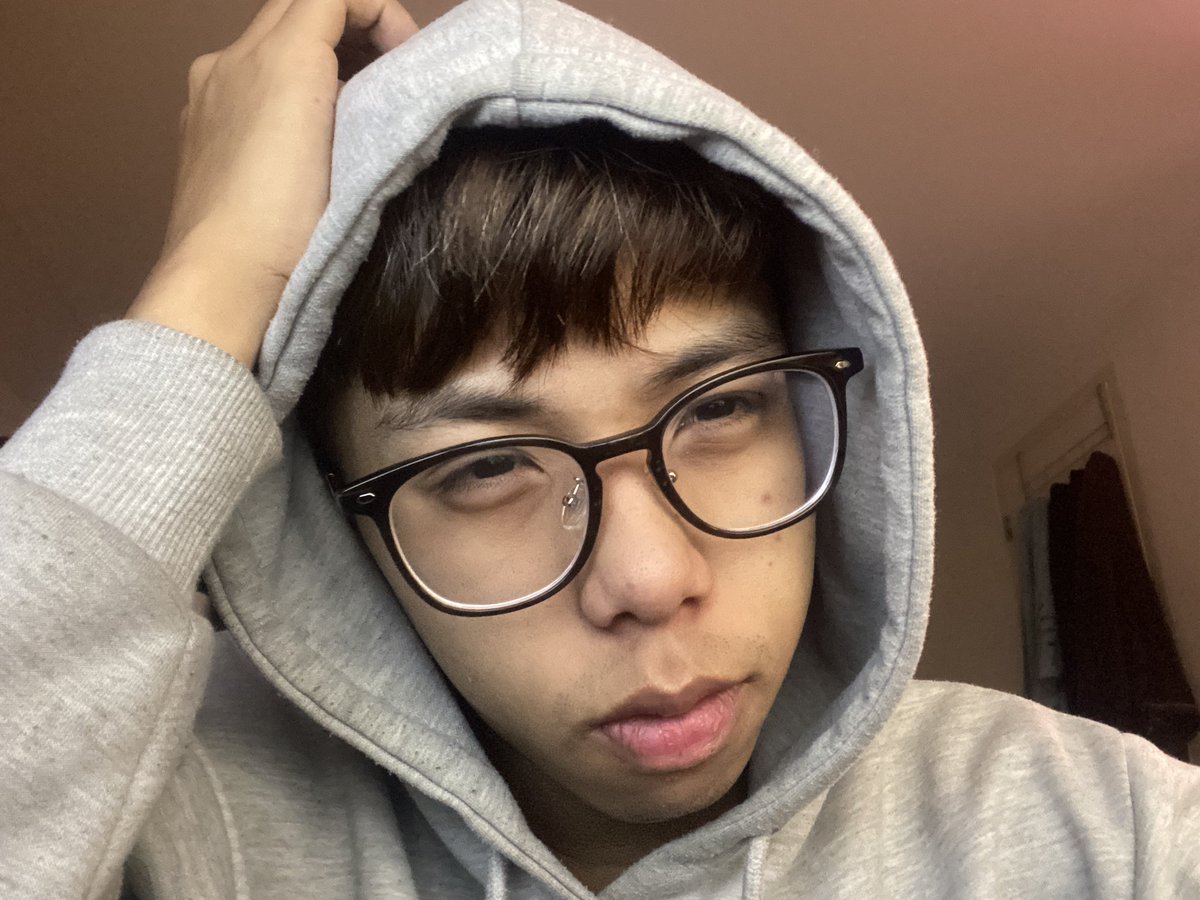 also_ur_bbboi's tweet photo. malakas pa sya kanina 👎👎👎 https://t.co/70SpS6ko0J