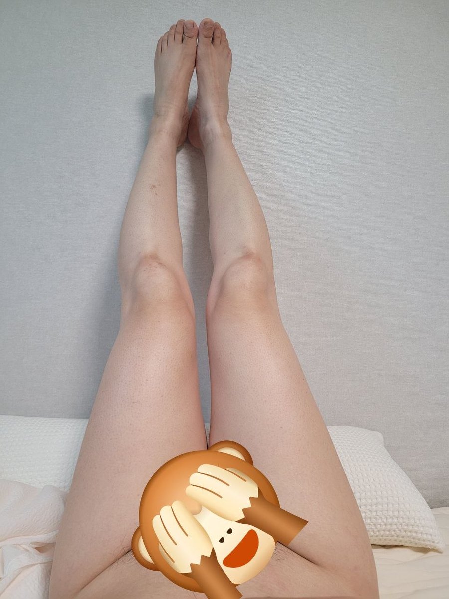 kim326799's tweet photo. 스타킹 없이 맨다리로도 찍어봤어요…
평소랑 좀 다르게 느껴지시나요? 😣
#CD #여장 #맨다리 #소통 https://t.co/Sify0fQ1Ei