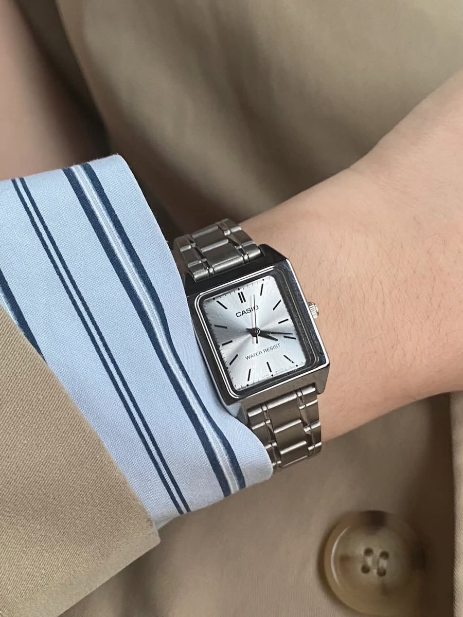 faradistyy's tweet photo. GILEEEE CASIO SE MANTEP INI 😙
pantes banyak yg naksir, kalau diibaratkan cewek ini tuh tipe yg cakeppp elegannn😍 https://t.co/7ZhiHm8uic