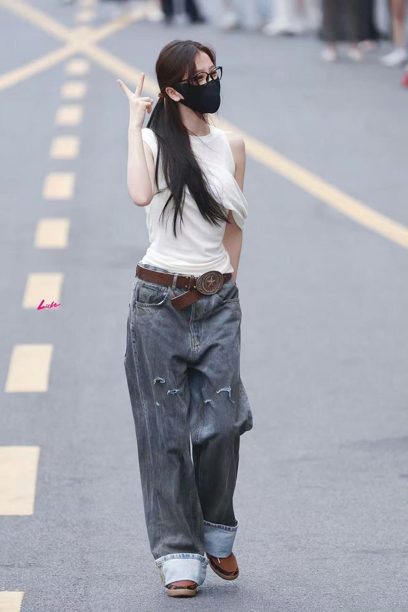oftennonplussed's tweet photo. [2026.07.30]

Day 27 of Hengdian catwalk

#YuShuxin #虞书欣 #EstherYu

cr: Licht &amp; Rigel🧣

#NianXiangSi #LovelnTheShell #ChangShengGu https://t.co/tCYgci2xI0