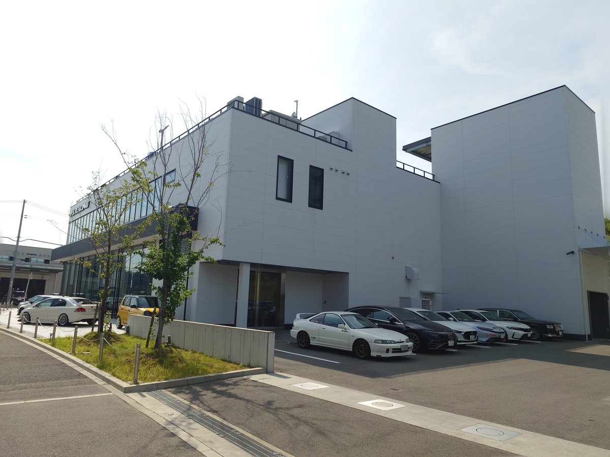 Yukitegrar's tweet photo. 立派な本社社屋でびっくり!
チューニングショップには見えないもの(*꒪꒫꒪)
#JSRACING
＃ジェイズレーシング https://t.co/9sf3mBRdMw