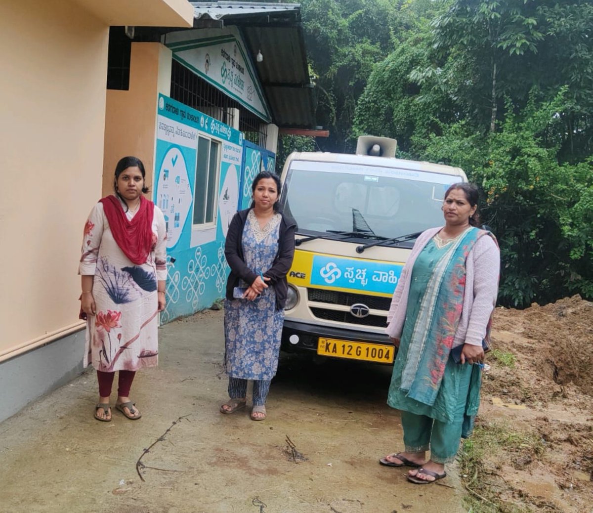 ZP_Kodagu's tweet photo. ಮಡಿಕೇರಿ ತಾllವ್ಯಾಪ್ತಿಯ ಕಡ್ಗದಾಳು ಗ್ರಾ.ಪಂ.ಗಳ ಸ್ವಚ್ಛ ಭಾರತ್ ಮಿಷನ್ ಯೋಜನೆಯ #ODFPlusModel ಎಂದು ಘೋಷಣೆ ಮಾಡಿರುವ ಗ್ರಾಮಗಳನ್ನು ಪರಿಶೀಲನೆ ನಡೆಸಿದ ಸೊಮವಾರಪೇಟೆ ತಾಲೂಕಿನ ತೋಟಗಾರಿಕಾ ಇಲಾಖೆಯ ಸಹಾಯಕ ನಿರ್ದೇಶಕರು.
#RDPR #RDWSD #SBMG #Kodagu #ODFPlus #SwachhBharathMission https://t.co/g53I9CKvJt