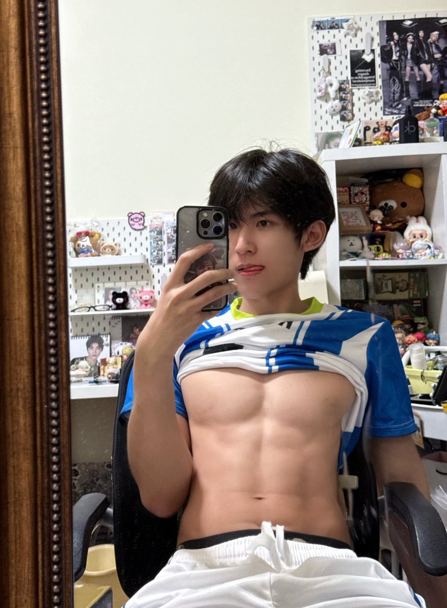 whisper348's tweet photo. 不是很会擦 吐个舌头叭 https://t.co/N2pn7f3Mdr
