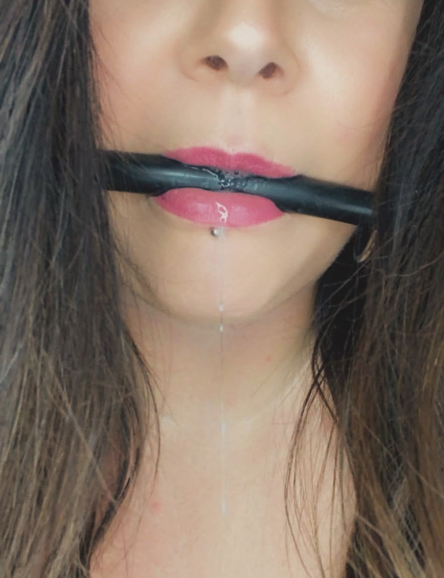 JaayCeeMe's tweet photo. Happy Thirsty Thursdsy kinksters 🖤 WFH today around alllll day for you x https://t.co/Awif5pztL5