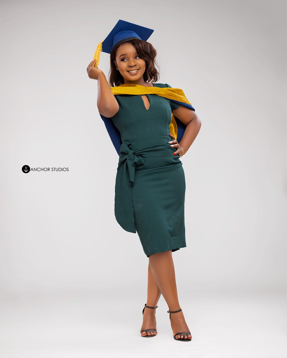 Mkaaayyyyyyyy's tweet photo. When someone said graduation pictures will be used as this years birthday pictures i felt it, First birthday as a degree holder and a mom🥰🥹 i am blessed Happy Birthday to me👌🏽❤️ https://t.co/6whQGPPy7j