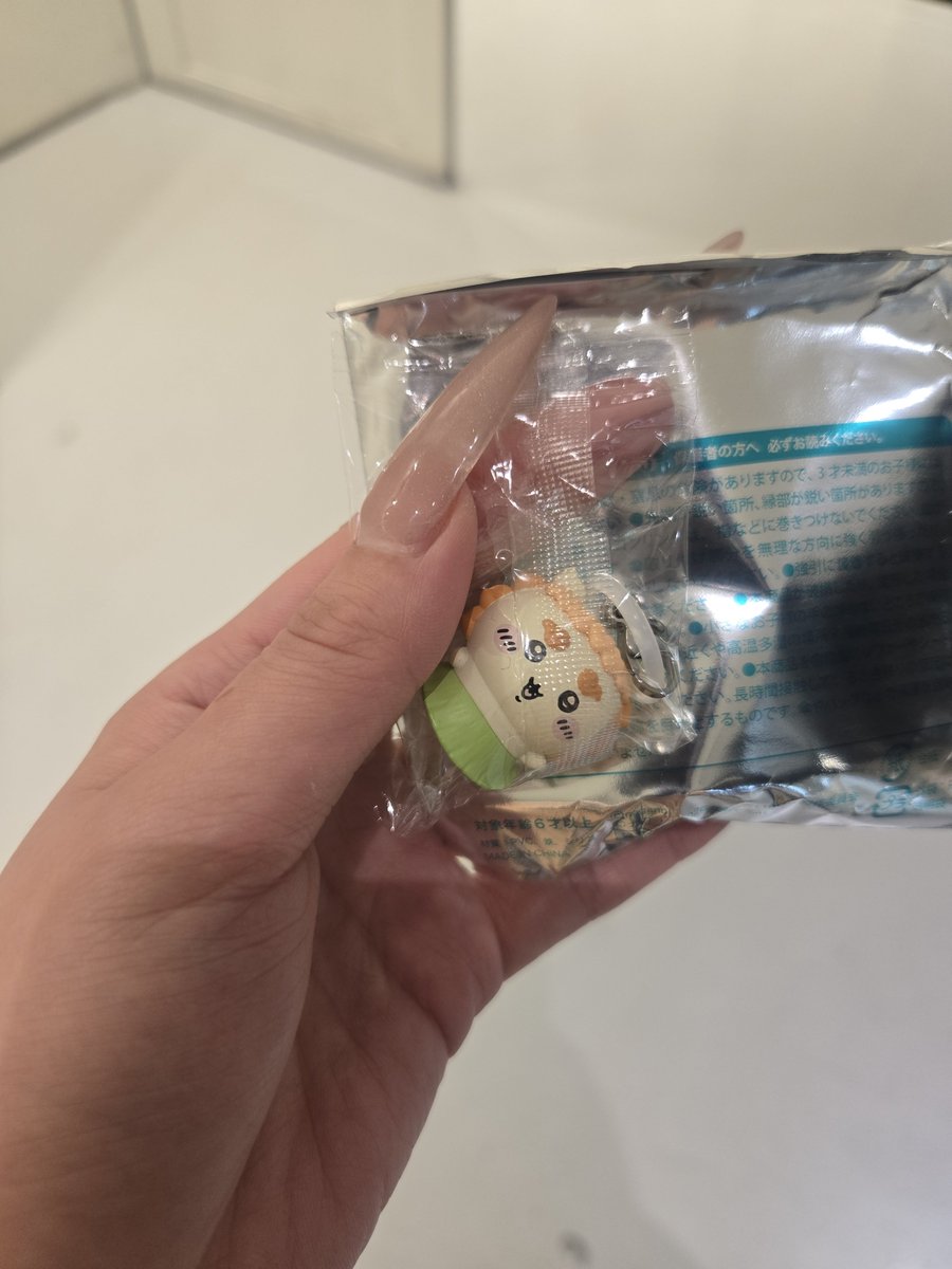 komanakkuma's tweet photo. ちいかわ映画観に行くつもりなかったけどTwitterで感想観てたら気になりすぎてまんまと行ってしまっていたわ🥹確かに子どもが見たら引きずるかも🥹私はくりまんの飲みっぷりに大満足ですありがとう https://t.co/dGmPNjFDPf