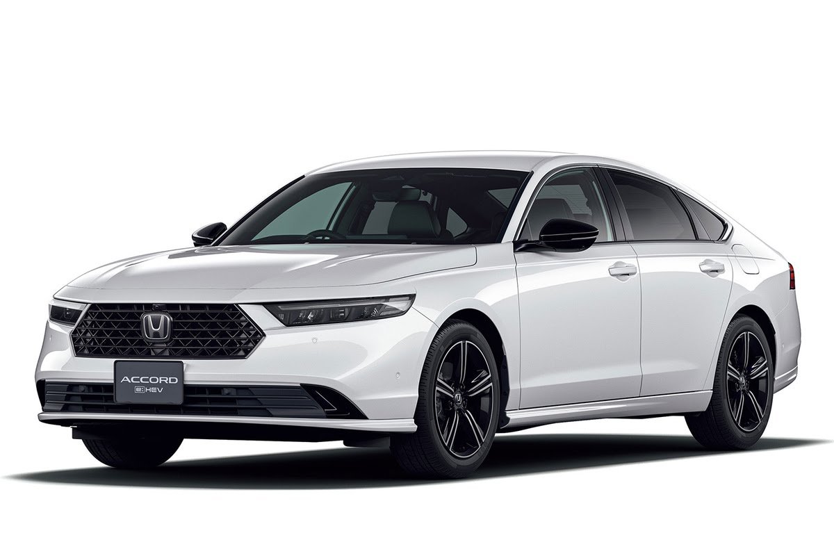 NEWCARinjapan's tweet photo. 新型ホンダ アコードが発表

明日発売
595万1000円〜
クリアサイドマーカー
ボディ同色ヘッドライトガーニッシュ
ボディ同色ロアガーニッシュ
ボディカラー4色
e:HEV Honda SENSING 360+:
・ボディ同色フロントグリル
・ボディ同色シャークフィンアンテナ https://t.co/EDnG2TGqQG