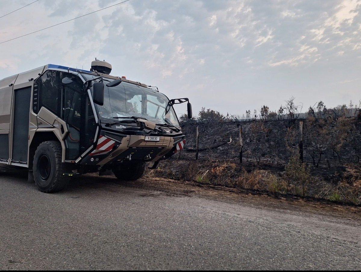 FranckenTheo's tweet photo. Operation Fire Shield UPDATE

Onze mannen zijn allemaal goed aangekomen en goed opgevangen en volledig geintegreerd in het militair brandweerkorps van de vliegbasis Cazaux. 

De Panthers worden 24/7 ingezet in twee shiften van 12u. De hulp wordt door de Franse militairen en bevolking enorm gewaardeerd. 

Moedige mannen, be safe. 💪

Foto: onze Panther in actie in de Girondestreek