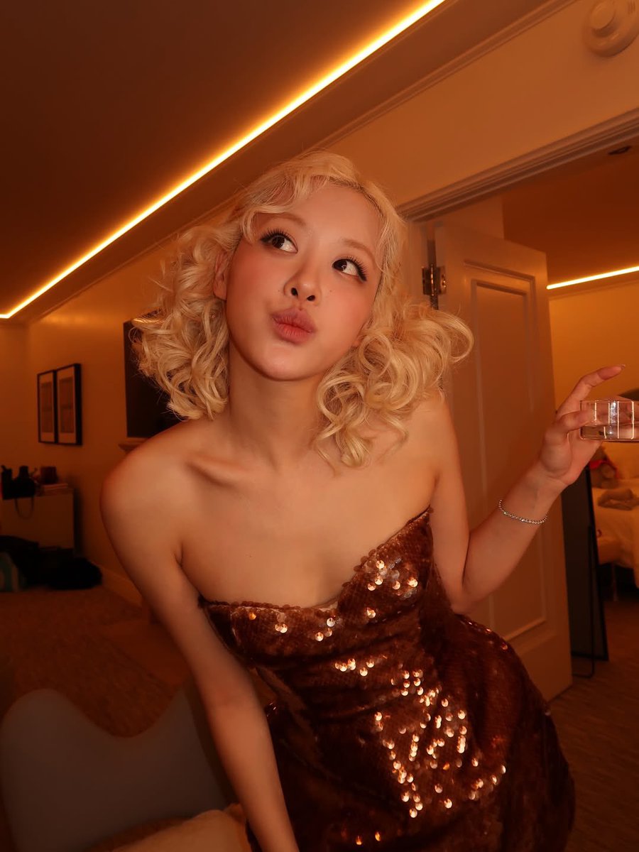 rovse's tweet photo. When the dress sparkles as much as the mood. https://t.co/loh3VCWQa9
