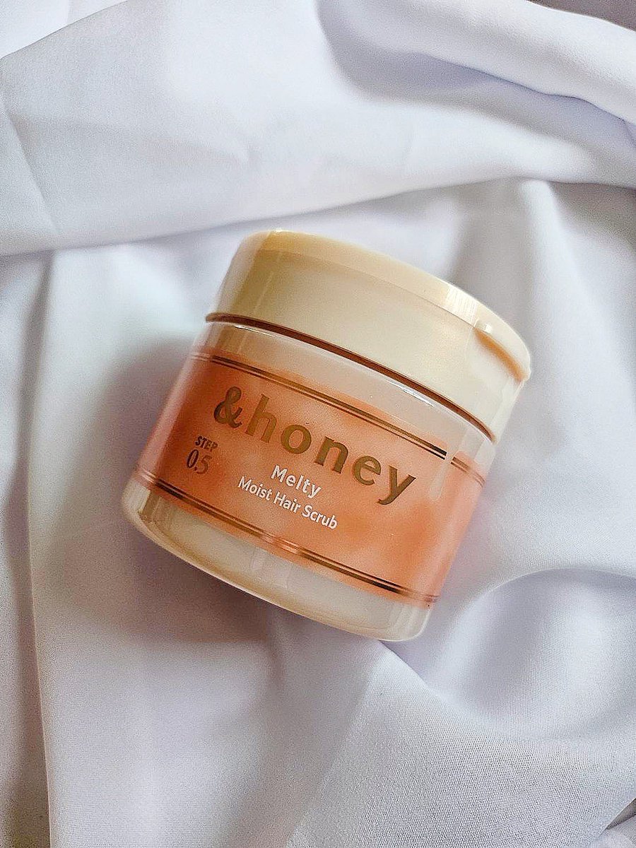 thisisoleang's tweet photo. ทุกคนสครับหนังหัวมันสำคัญมากจริงๆนะคะ อันนี้ใช้ของ andhoney เค้าออกมาใหม่ มีขายที่วัตสัน ทำความสะอาดล้ำลึก หัวมันช้าลง โดนน้ำแล้วมันกลายเป็นฟอง เม็ดสครับละเอียดไม่บาดหัว หอมกลิ่นน้ำผึ้งและกุหลาบ ช่วยให้หัวไม่อับ แถมผมไม่ลีบแบน มันเริ่ดค่า https://t.co/tEMhxtZNuG