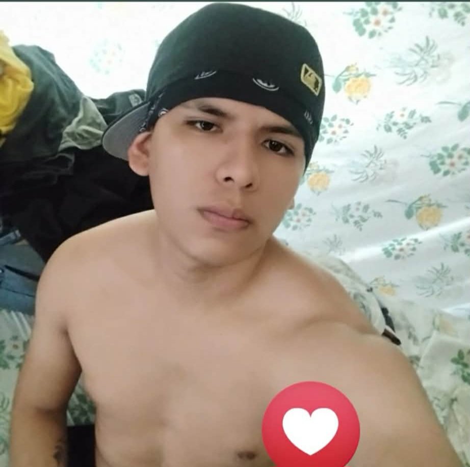 cheto0063's tweet photo. Mas fotos dd este rico hetero engañado 🔥🔥🔥🤤 https://t.co/0RoedYOtHG