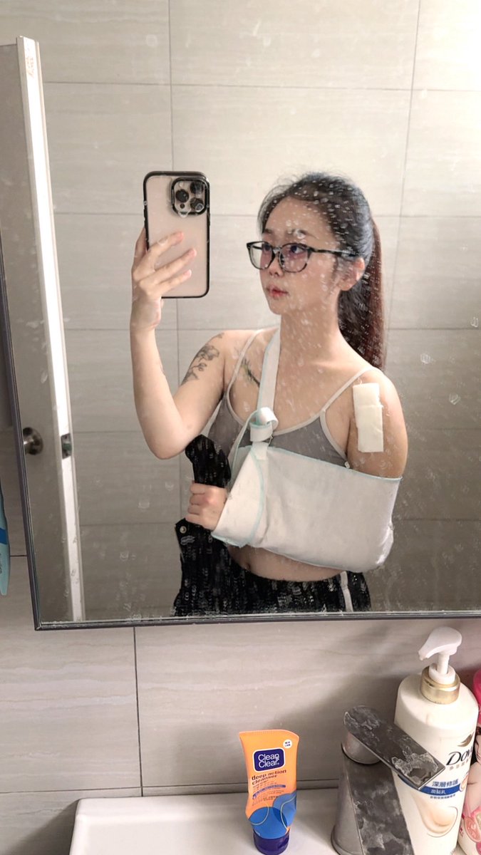 syuan019's tweet photo. 剛剛去附近家庭式理髮洗頭
竟然才100$ 還幫我綁馬尾 好貼心❤️❤️ https://t.co/2aaWJKksdA