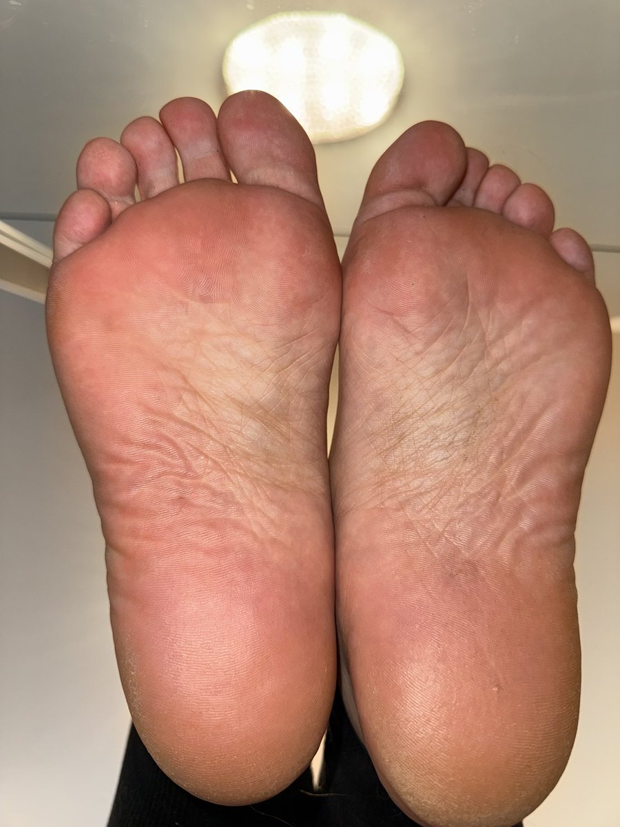 Misssolez's tweet photo. Beneath me as always

#feetfetısh #feetworshi̇p #soles #paypig https://t.co/qh6PbKEJ2x