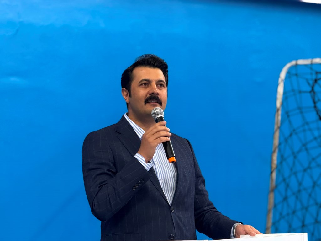 TC_Ortakoy's tweet photo. Kaymakamımız Sayın Mehmet BEK, Ortaköy Belediye Başkanı Sayın Ahmet KOYUNCU ile birlikte İlçe Gençlik ve Spor Müdürlüğü tarafından düzenlenen Yaz Spor Okulları Gösteri programına katıldılar. https://t.co/Nw1X74DbtW