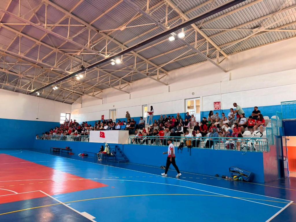 TC_Ortakoy's tweet photo. Kaymakamımız Sayın Mehmet BEK, Ortaköy Belediye Başkanı Sayın Ahmet KOYUNCU ile birlikte İlçe Gençlik ve Spor Müdürlüğü tarafından düzenlenen Yaz Spor Okulları Gösteri programına katıldılar. https://t.co/Nw1X74DbtW