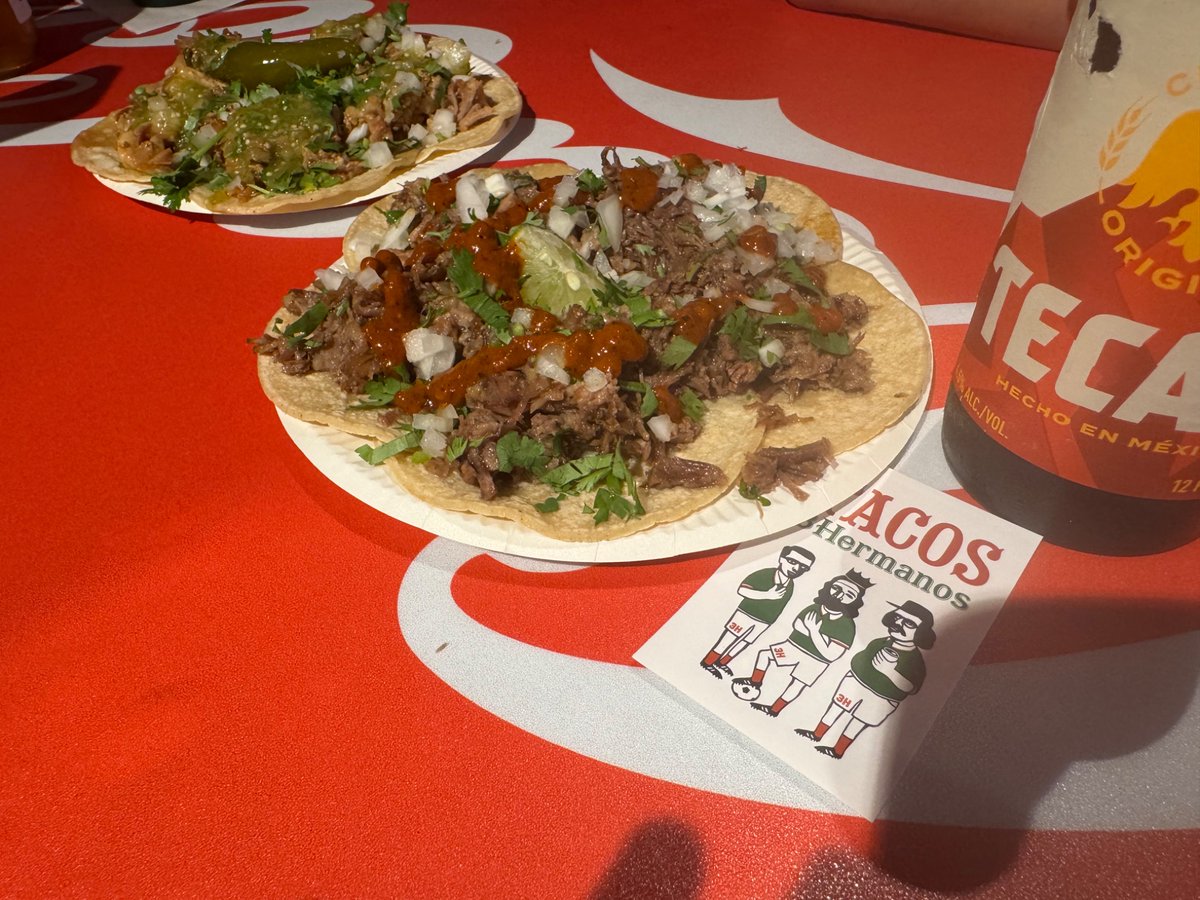 wata34_pro's tweet photo. タコスってほんと美味いよね🌮
今日食べたのはガッツリ肉肉しい系！個人的には酸味効いた野菜多めの水々しいサッパリ系も好きなんだけど…どんなタコスが好きですか？

実はイベント出店に向けて「牛タンタコス」を開発中なので、
みんなの好みや流行りのお店や味付け等、ぜひリプで教えてほしいです！ https://t.co/QyNGtNtVRC
