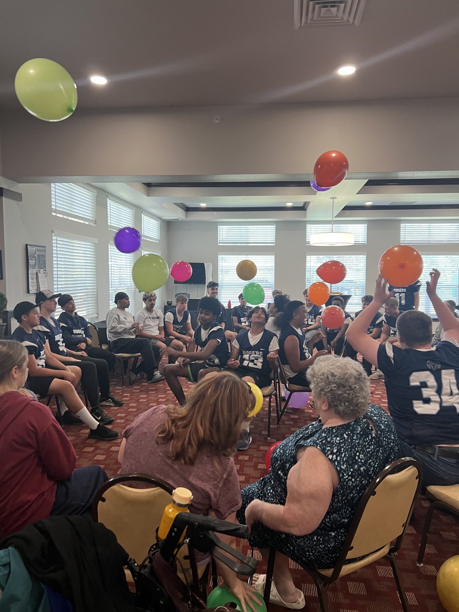 HighRogers76644's tweet photo. Today, the Rogers High School Football Team have completed our volunteer time with the Julian Estates Retirement Home.  

We are so proud of the young men who have visited and interacted with the residents of Julian Estates.  The residents and the team had a great time. https://t.co/YcKQdVQ7XE