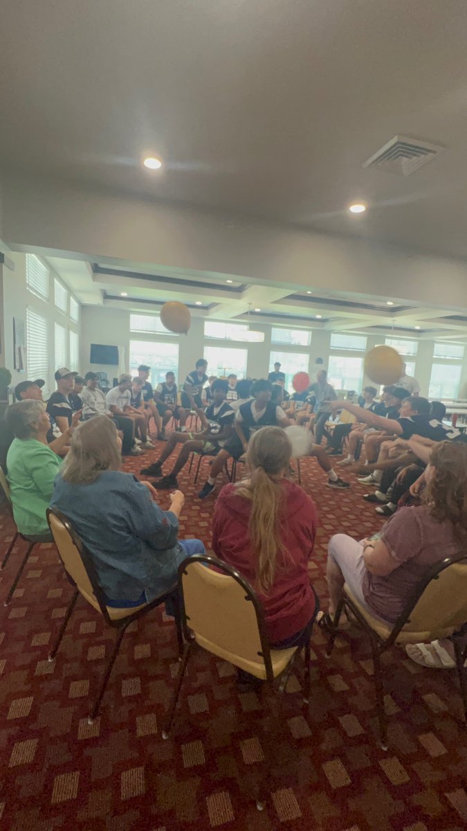 HighRogers76644's tweet photo. Today, the Rogers High School Football Team have completed our volunteer time with the Julian Estates Retirement Home.  

We are so proud of the young men who have visited and interacted with the residents of Julian Estates.  The residents and the team had a great time. https://t.co/YcKQdVQ7XE