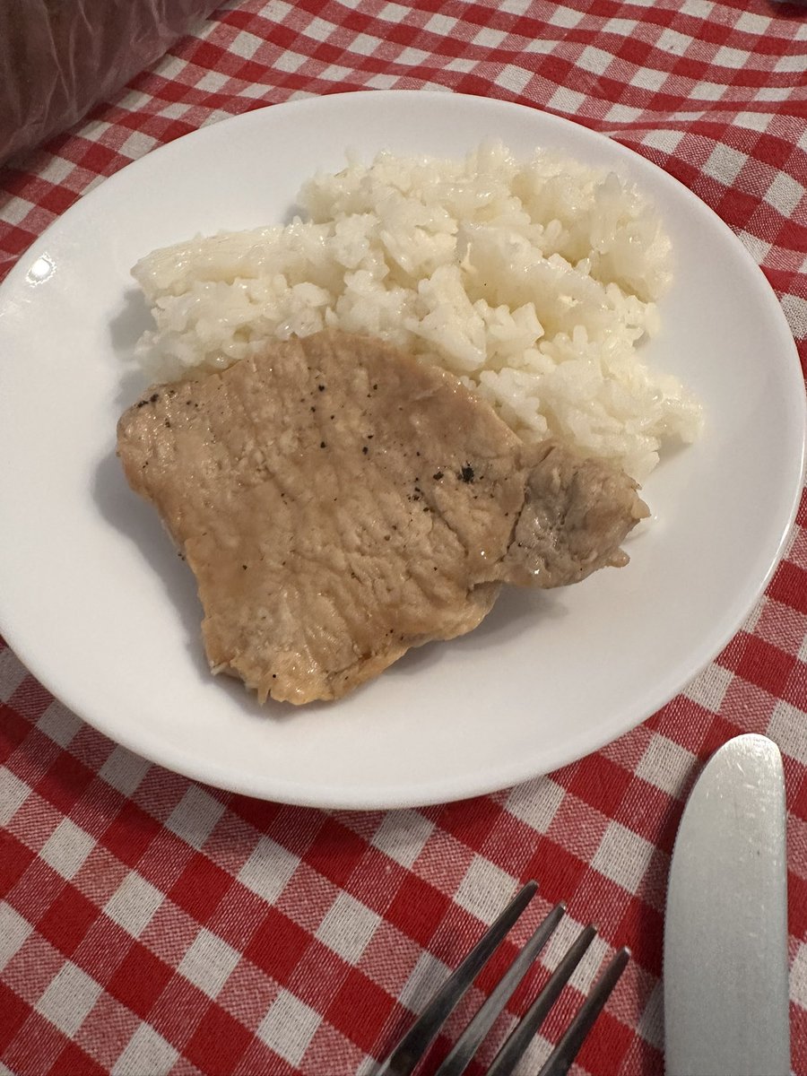 wokestscientist's tweet photo. ✶ theyre calling it the whitest meal Ever https://t.co/cZCiN3uPd7