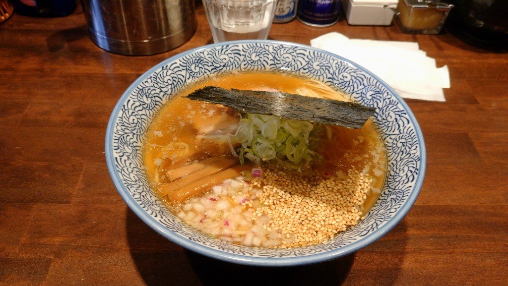 lazuly2016's tweet photo. 午前中の用事済ませて～の
中華そば榮田さんで
お昼ごはん
🍜粟国の塩そば
ごちそうさまでした。😋
#中華そば榮田
#粟国の塩そば
#お昼ごはん https://t.co/jp65jVQfCV