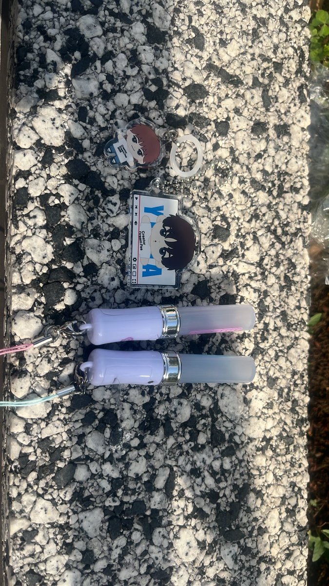 watanabedeth_'s tweet photo. ゆうたのものに交換できる方募集です。
同種のものがなるべく希望ですが他のものと交換も要相談で可能です。　#cdf  #コムドット https://t.co/Ez2FG2M9su