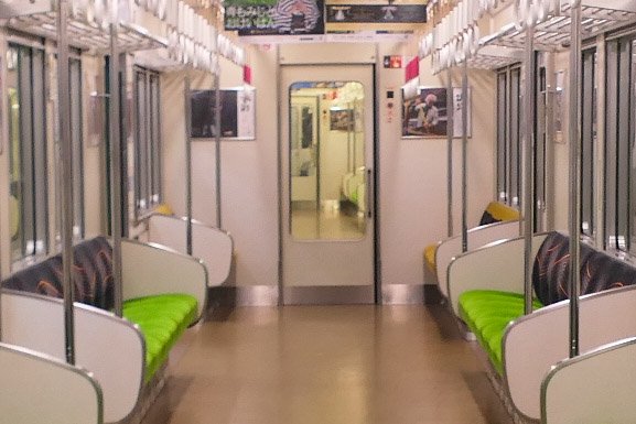 Section_Rapid's tweet photo. 一枚窓か分割窓か
裾絞りの有無
室内灯の色味
バケットシートの有無

話には聞いてたけど、京阪は他形式からの編入車がちょいちょい混ざってて面白い。んで、気にしないと気付かないから奥深い https://t.co/5vKAZxohqx