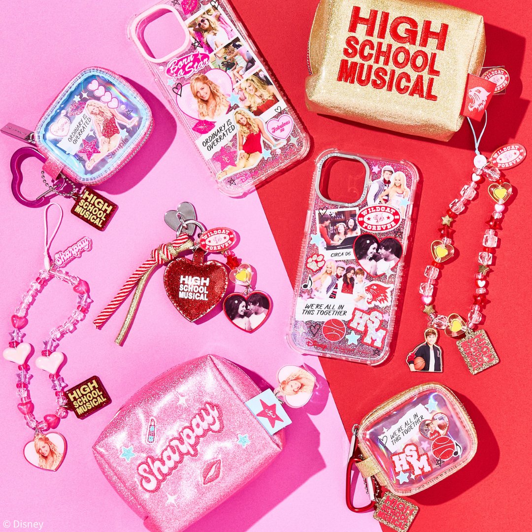 inrock's tweet photo. Hannah Montana ＆ High School Musicalファン必見👀

祝20周年！『シークレット・アイドル ハンナ・モンタナ』と『ハイスクール・ミュージカル』の興奮が全国のPLAZAにやってくる！雑貨やアパレルグッズなど、限定＆先行アイテムが勢ぞろい！
2026年8月7日(金)~8月27日(木)開催 「School Days, Sparkle On!」店頭での発売に先駆けて、PLAZAオンラインストアでは8月4日(火)10:00より先行販売を実施します。
商品一覧ページ (※8月3日(月)10:00公開予定)はこちら
https://t.co/z9nXIkUHbf

情報詳細🔗https://t.co/2VUiG86kIz
