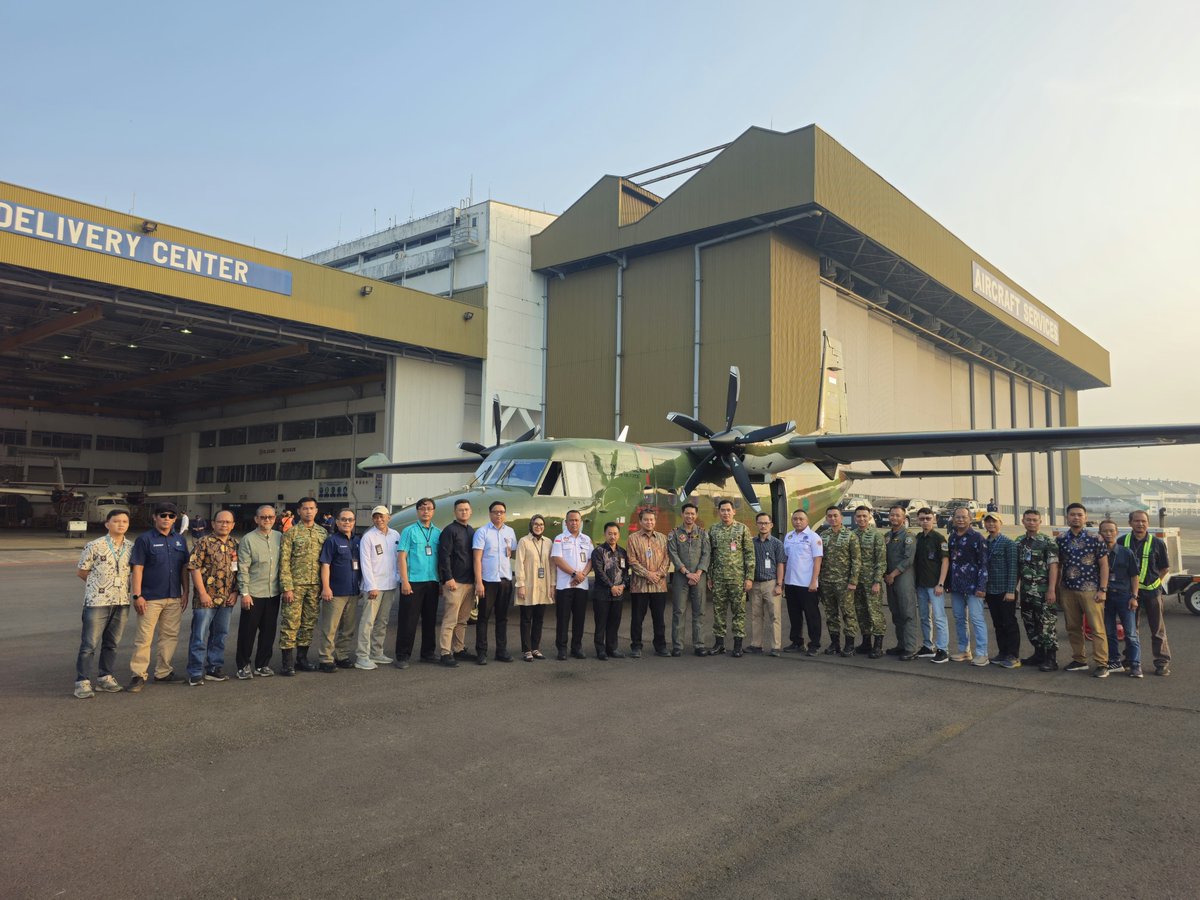 officialptdi's tweet photo. Bandung (30/07) – PTDI kembali melaksanakan pengiriman 1 unit pesawat NC212i dengan konfigurasi khusus untuk misi Troop Transport, Rainmaking &amp; Camera. 
Baca Selengkapnya [ https://t.co/TMcvlnzSnS ] https://t.co/LjjVshn4Ri