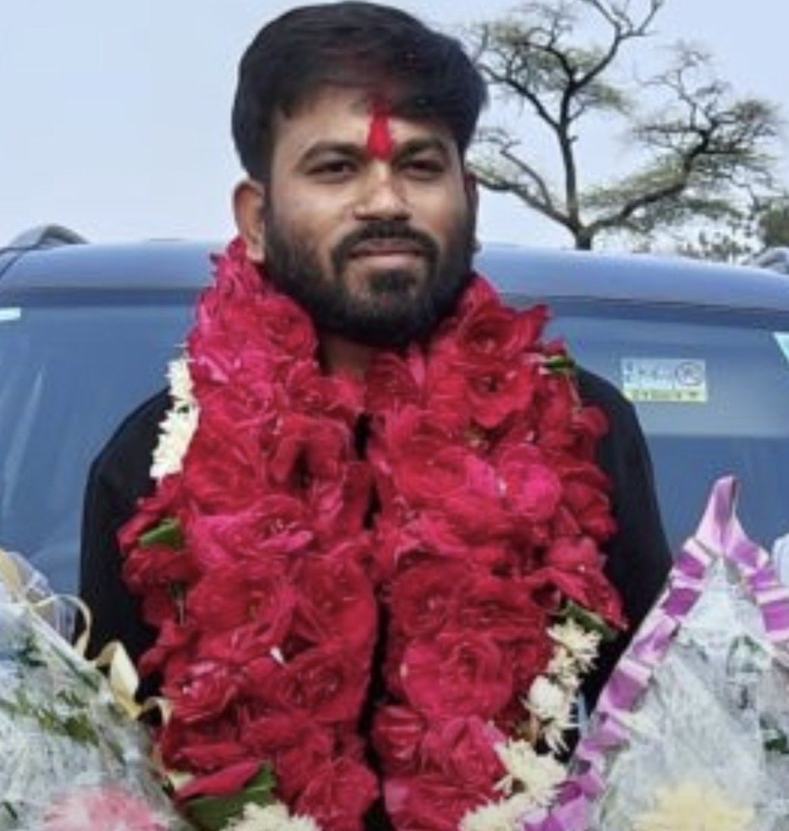 gilli8538's tweet photo. CJP FOUNDER अभिजीत दीपके जो कल तक छात्र आंदोलन का चेहरा था । 

आज उनके घर शादी के नए नए रिश्ते का लाइन लग गए है ।

अभिजीत दीपके का माता पिता का कहना है की रोज़ एक ना एक रिश्ते आ रहे आमिर घरों से ।

लेकिन अभिजीत दीपके का कहना है सबसे पहले अपना कैरियर और ख़ुद पर आत्मनिर्भर बनना है फिर किसी से शादी ……. Open News