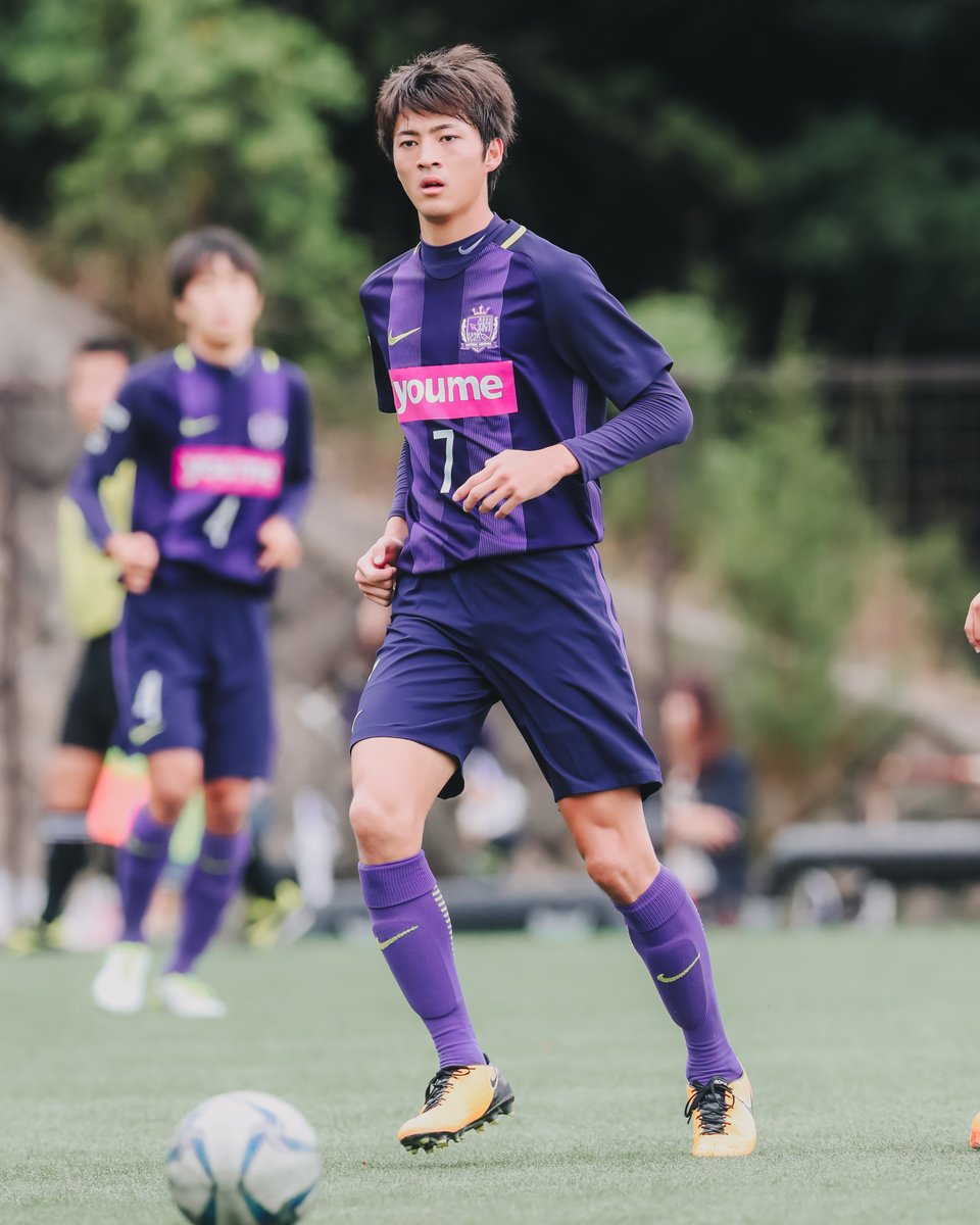 sanfrecce_SFC's tweet photo. 𝐀𝐜𝐚𝐝𝐞𝐦𝐲 𝐢𝐧 𝐎𝐍𝐄 𝐕𝐈𝐎𝐋𝐄𝐓🟣

数多くのプロ選手を輩出してきたサンフレッチェ広島アカデミー。
"サッカー事業を通じて夢と感動を共有し、地域に貢献する。
市民・県民に親しまれ、愛される「日本一の育成型クラブ」を目指す。"
今季もこの理念に基づき、育成組織も共に歩み続ける。

#sanfrecce #ONEVIOLET