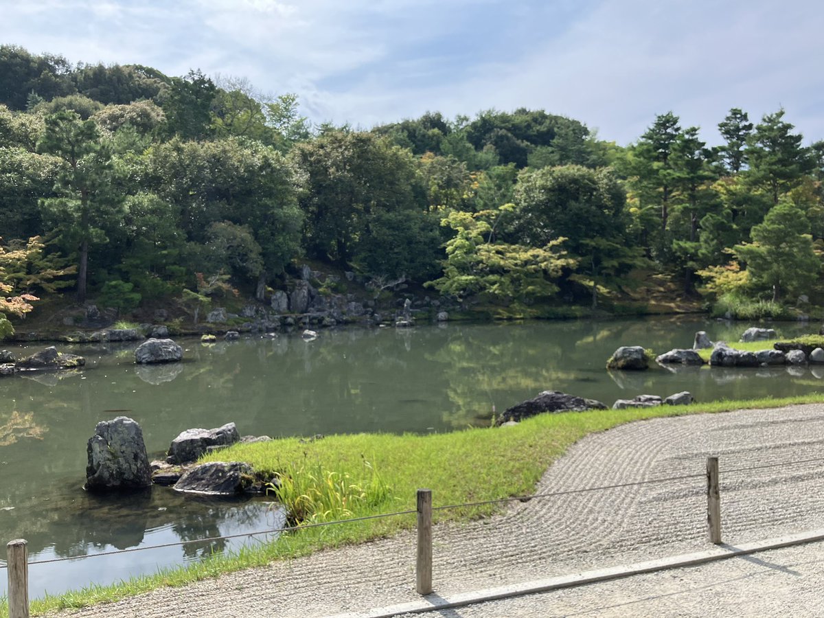 onarimonjh's tweet photo. 夏季学園２日目⑩
天龍寺から竹林を散策して、トロッコ列車の乗車口まできました。 https://t.co/ZSnDYhx1lf