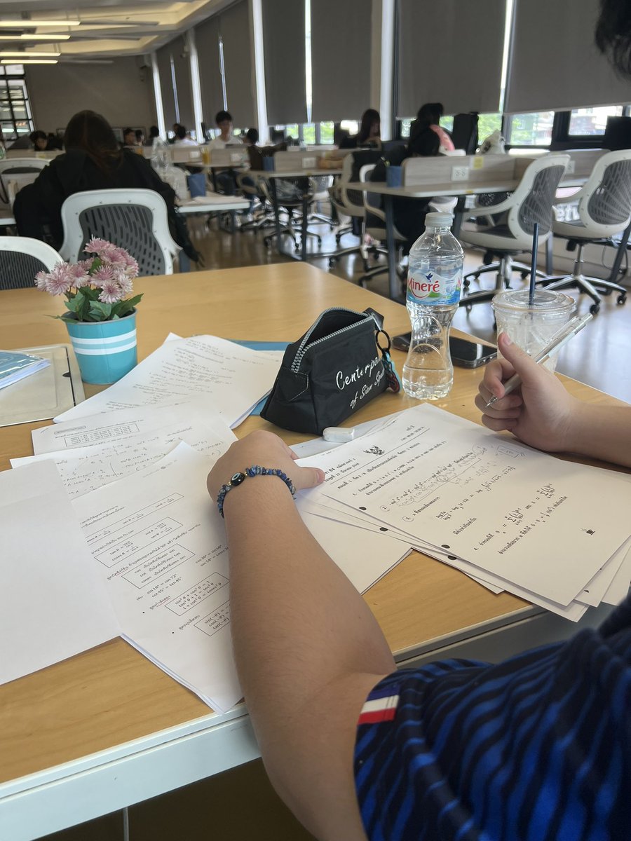 p_chris_mathphy's tweet photo. น้องๆ คนไหนสนใจเรียน ติวคณิต/ฟิสิกส์ เก็บเนื้อหา หรือสอบ A-Level 

ทักมาสอบถามก่อนได้นะครับ

รับสอน on-site ที่ NapLab จุฬา ซอย6 (บรรทัดทอง)

#สอนพิเศษ #สอนคณิต #สอนฟิสิกส์ #tcas #alevel #tpat3 https://t.co/WahvnQKRkX