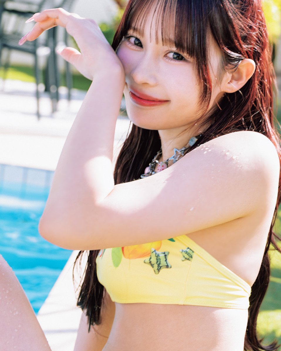 oricon's tweet photo. CANDY TUNE村川緋杏、
12年のアイドル人生で初のソロ写真集 
「100点満点中1億点です！」💯
⠀
「“クセが強め”なアイドルだと思うので…」
”びびちゃん”らしい写真集が完成🩷
https://t.co/a5z94nchNR
⠀
📸お気に入りカットは写真4枚目
⠀
#村川緋杏 @bibian_ct1203 https://t.co/QIktGs09LM