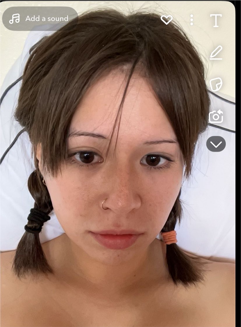anna_m617's tweet photo. I was so scary when I had no eyebrows https://t.co/jhcAeDZyOs