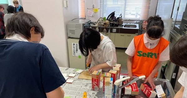 SeRV_Nagasaki's tweet photo. SeRV長崎は7月22日、長崎市主催の「平和の灯(ともしび)」で使用するキャンドルを235個を制作しました。
https://t.co/BBluXJVv2L https://t.co/K9GC7hVdXE