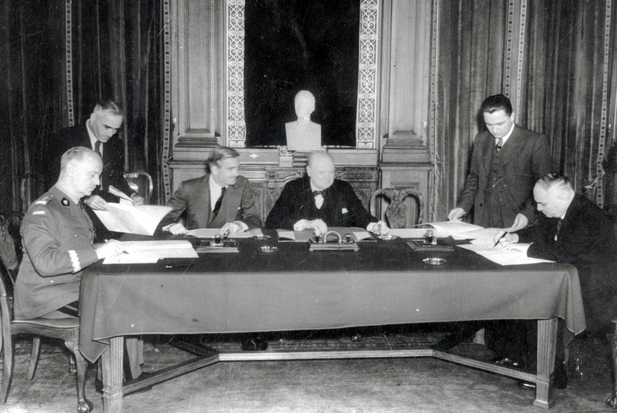 ipngovpl_eng's tweet photo. #OTD in 🗓1941, the Sikorski–Mayski Agreement restored diplomatic relations between Poland and the USSR after the Soviet invasion of Poland in 1939. 

It provided for the creation of a Polish Army on Soviet territory, and the release ("amnesty") of hundreds of thousands of Polish citizens deported to Soviet prisons, labour camps, and places of exile. Yet the agreement remained deeply controversial, as it failed to secure recognition of Poland's pre-war eastern border.

The fragile rapprochement collapsed in April 1943, when the Polish government-in-exile requested an international investigation into the Katyń Massacre after Germany uncovered the graves of murdered Polish officers. The Soviet Union responded by severing diplomatic relations with Poland, paving the way for its post-war domination of the country.