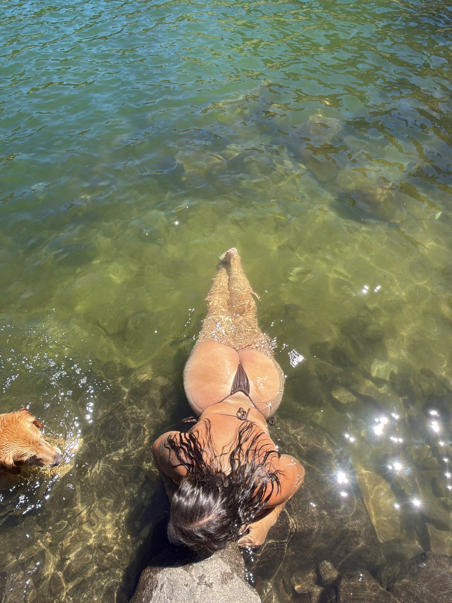 twinpeakzzz's tweet photo. lake day? 😜 https://t.co/IfPp8gWrJV