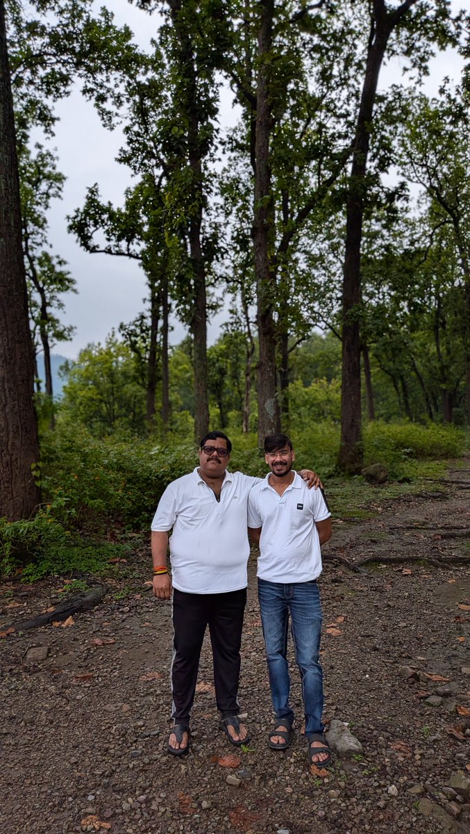 iarunsingh4bjp's tweet photo. प्रकृति की शांत वादियों के बीच छोटे भाई साहिल जी के साथ आत्मीय क्षण।
जनसेवा, जनविश्वास और क्षेत्र के विकास के संकल्प के साथ निरंतर आगे बढ़ते कदम।

#जनसेवा #जनविश्वास #विकास_का_संकल्प #सदैव_आपके_साथ #टीमवर्क https://t.co/Lo9gpwAWfM